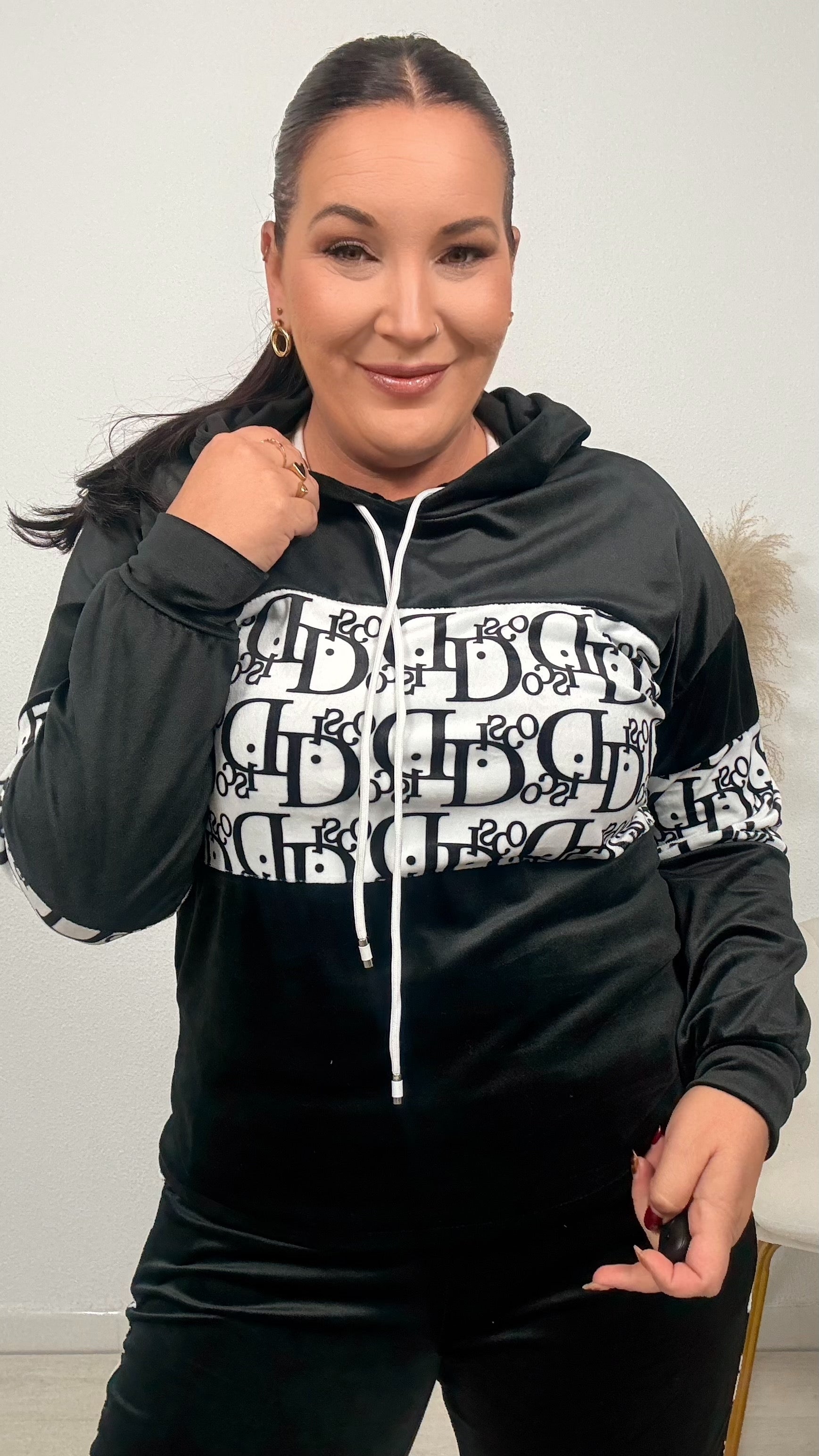 SUDADERA SELENA NEGRA