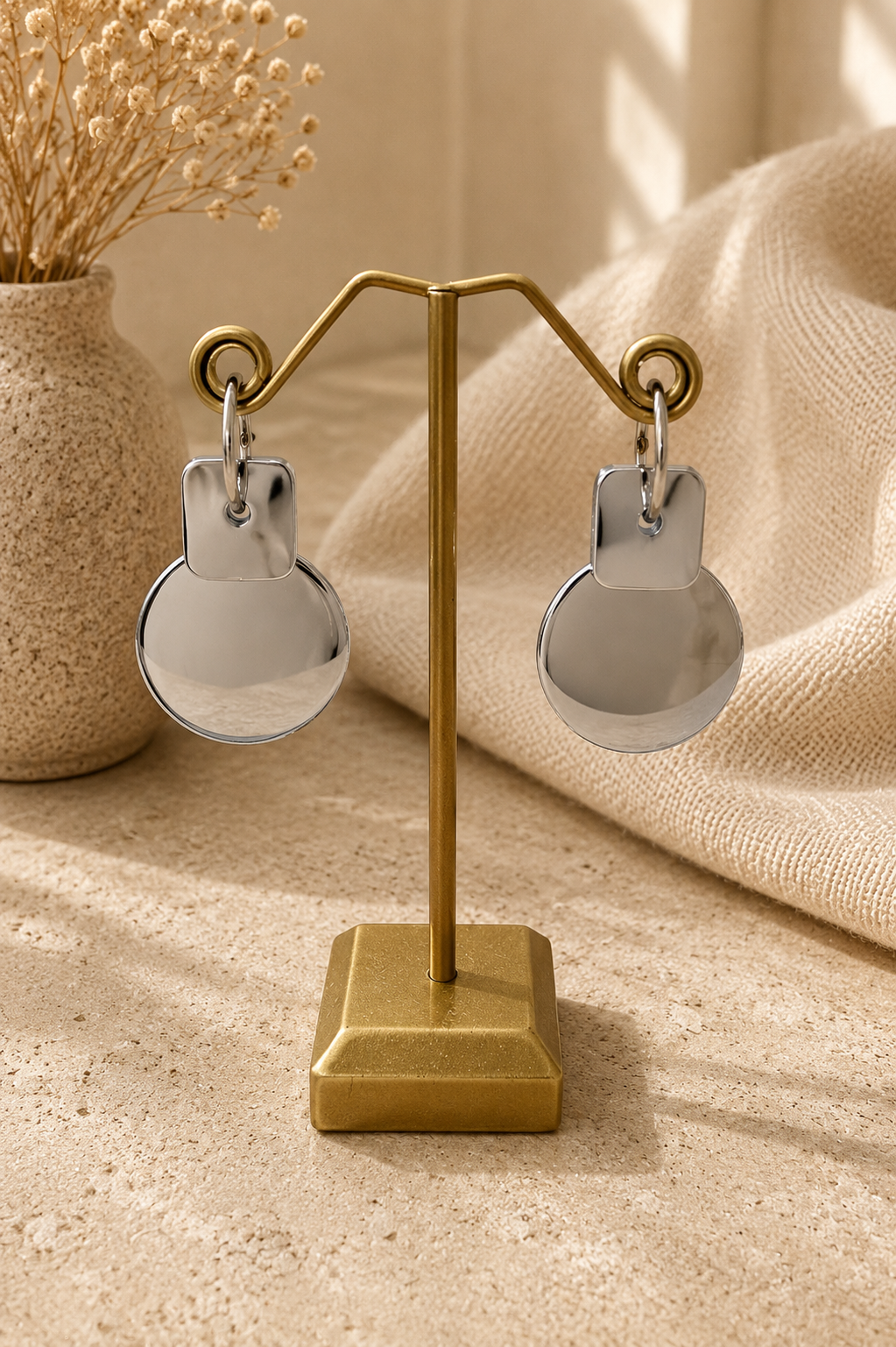 Pendientes plateados geométricos