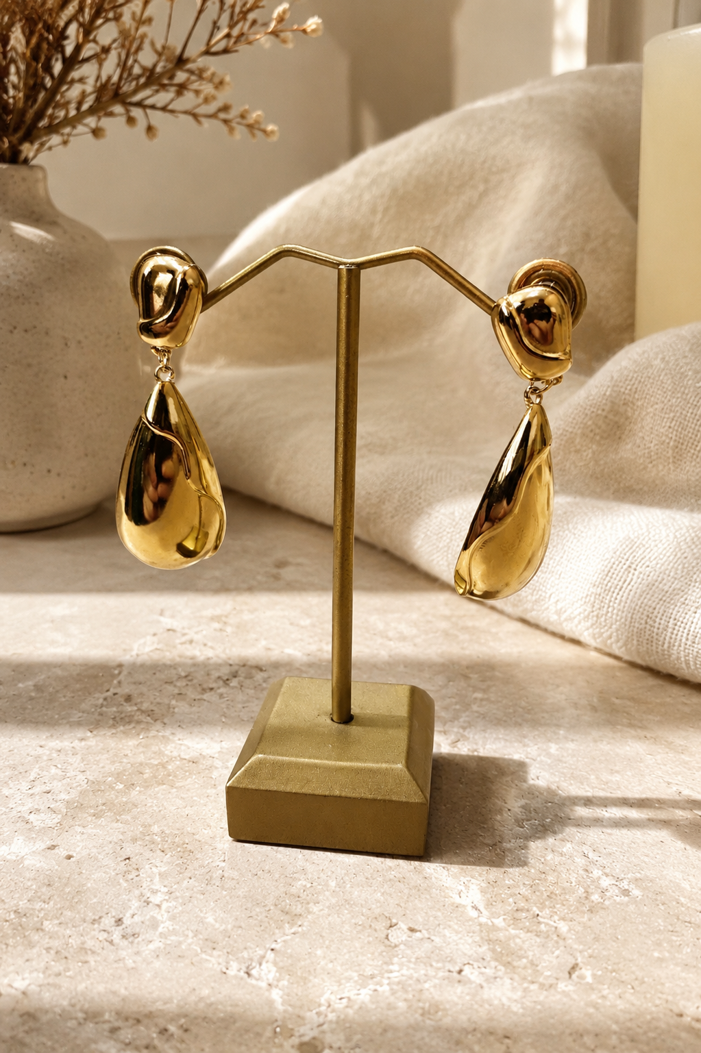 Pendientes dorados gota larga colgantes