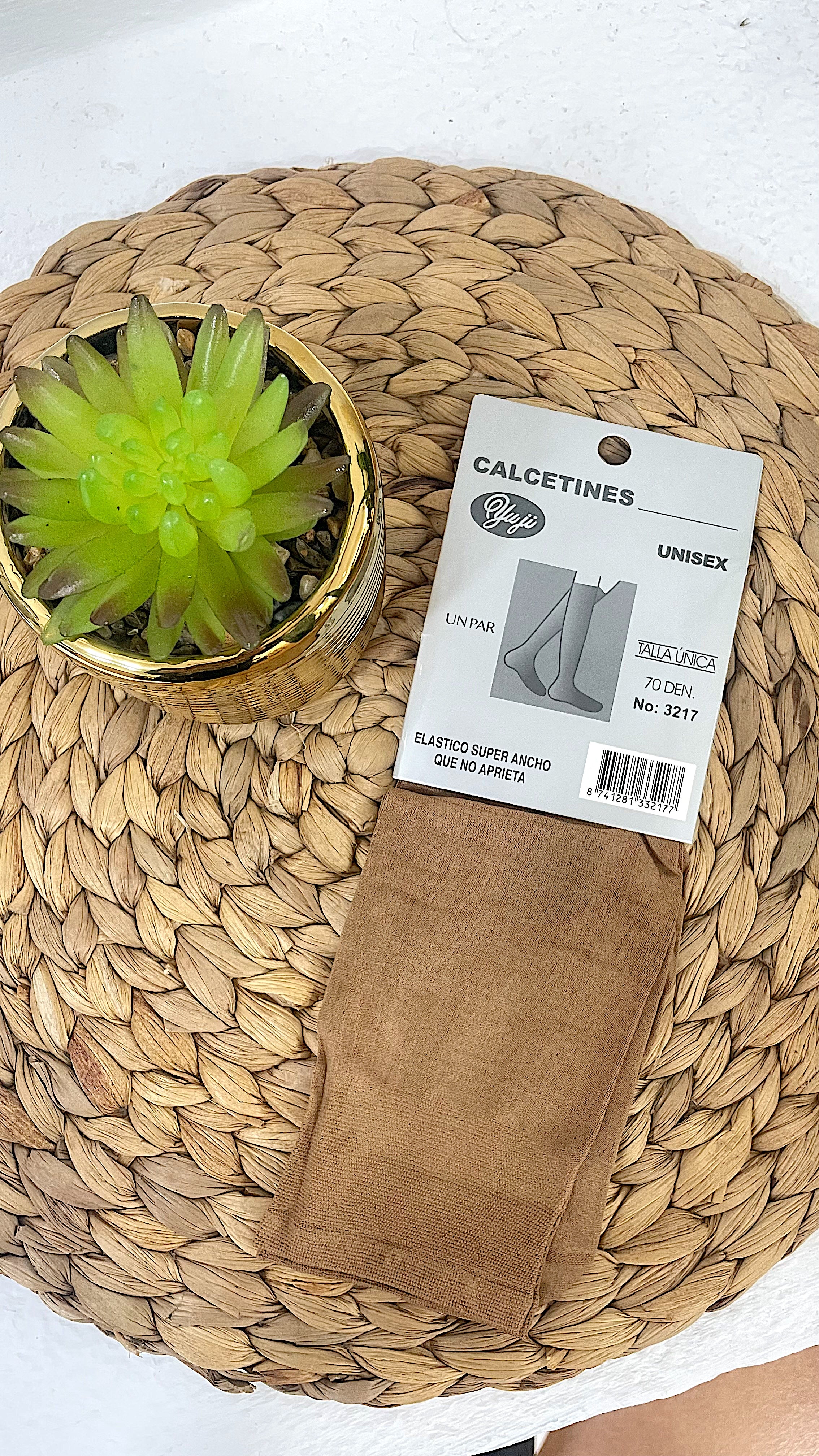 Calcetines de media unisex 70 DEN en color beige con elastico super ancho – GlowXL Chiclana