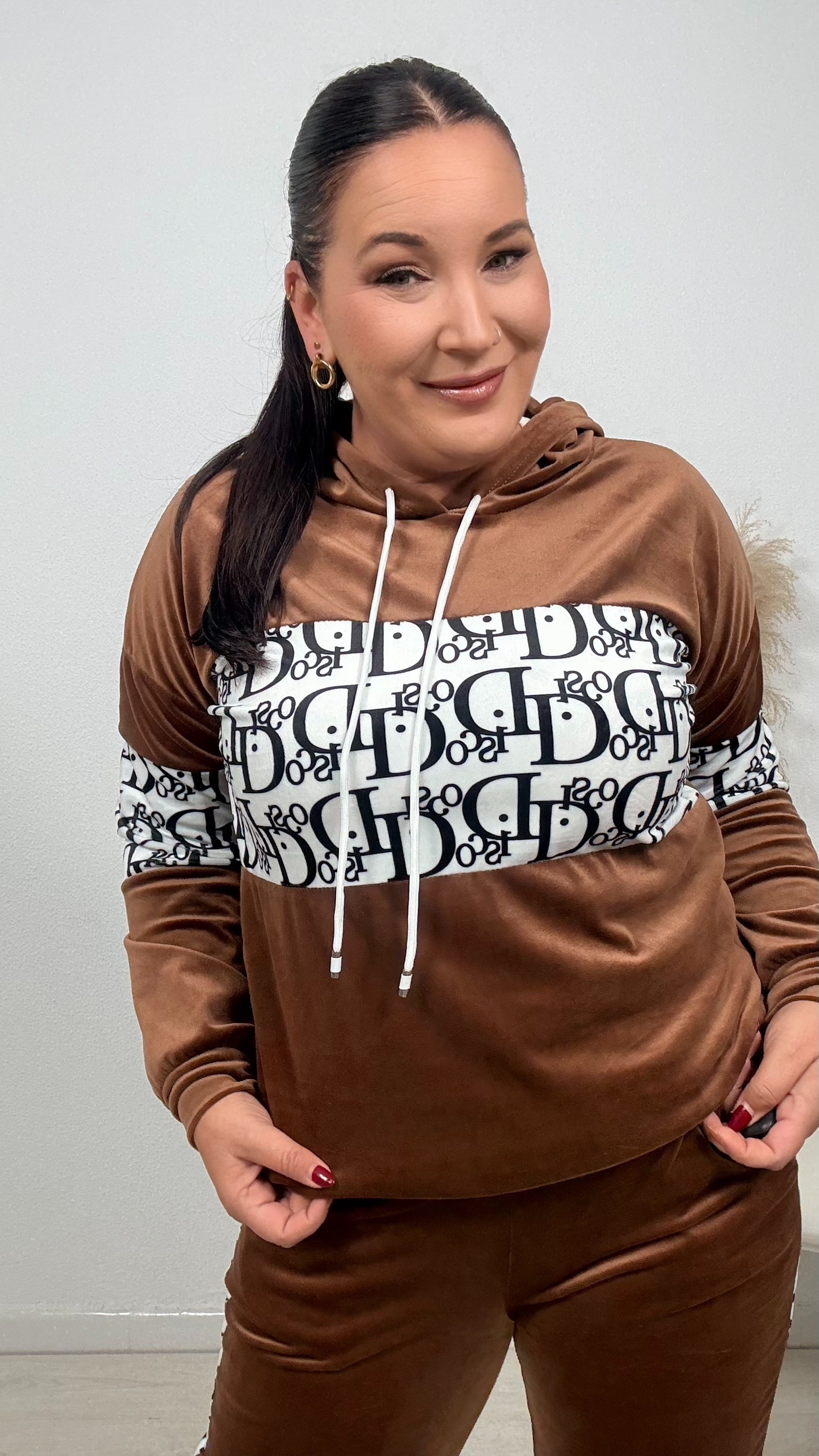 SUDADERA SELENA MARRON