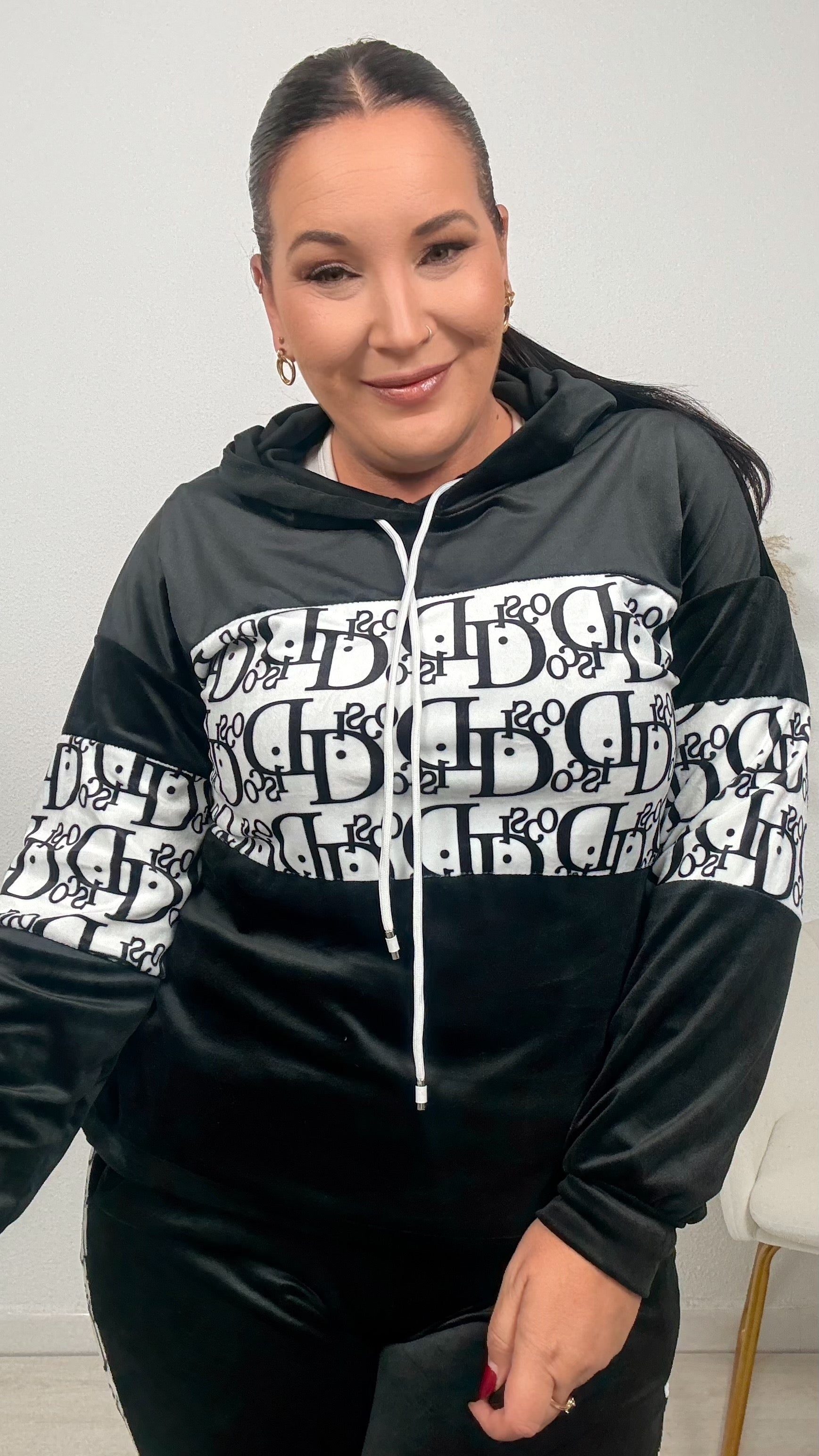 SUDADERA SELENA NEGRA