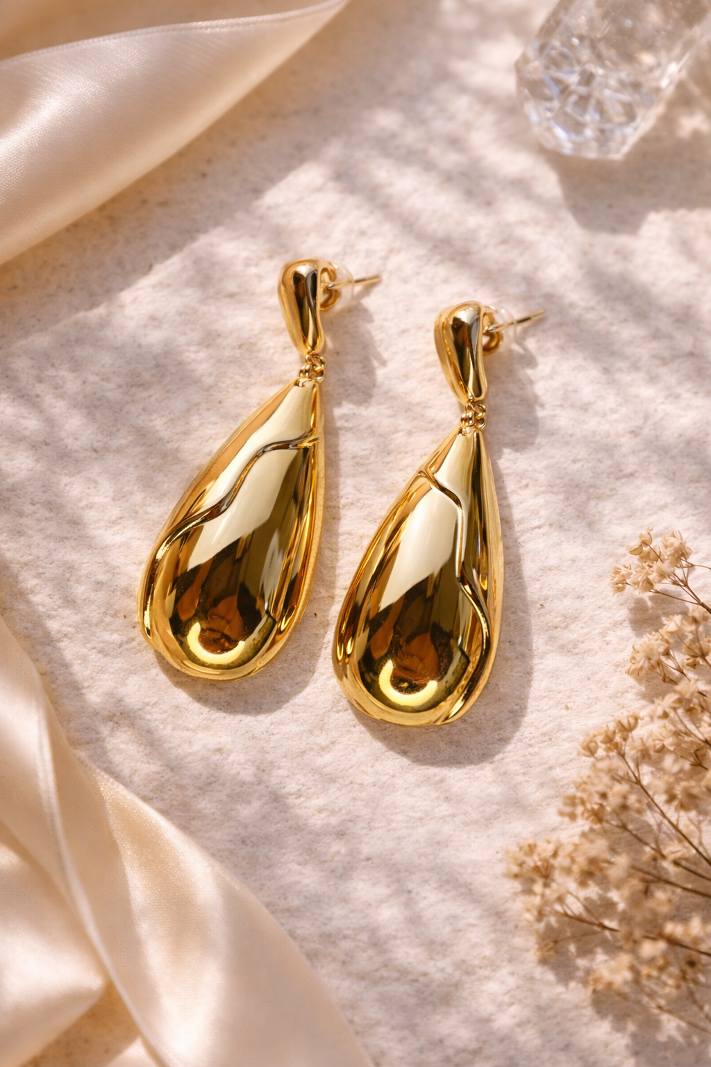 Pendientes Gota Dorada Elegante