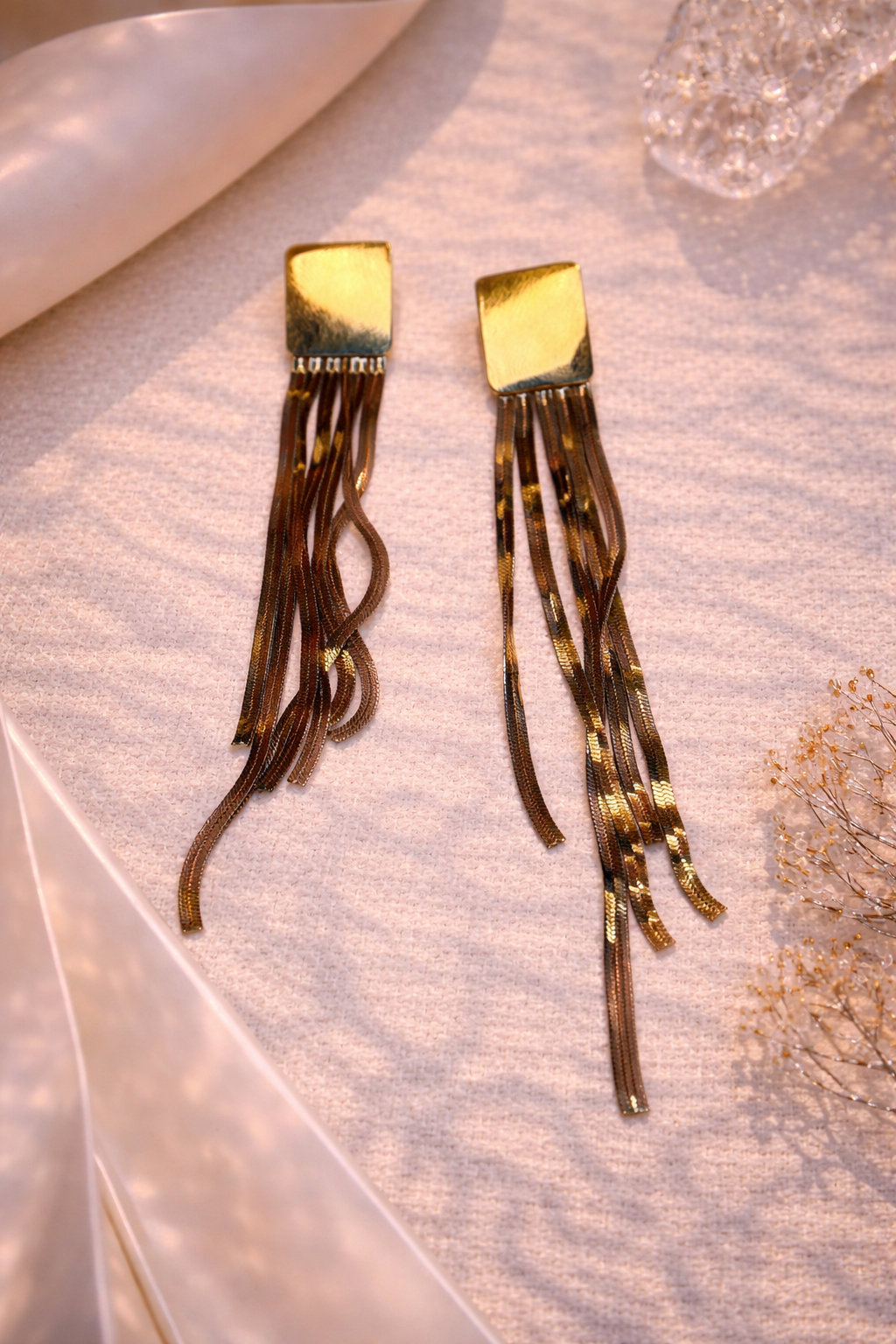Pendientes Dorados Largos con Flecos