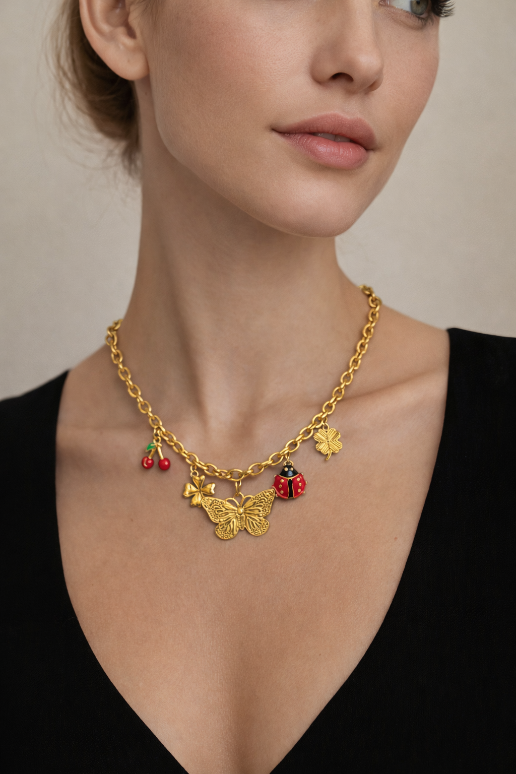 Collar Charms Dorados Mariposa &amp; Suerte