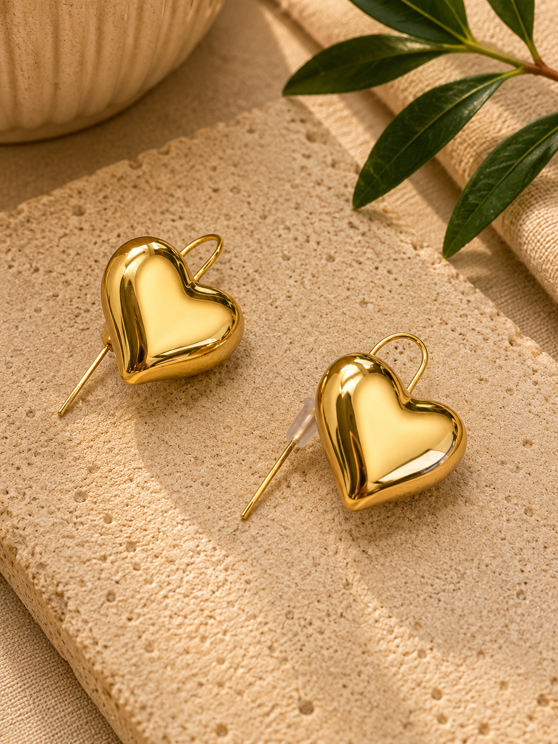 Pendientes corazón dorado