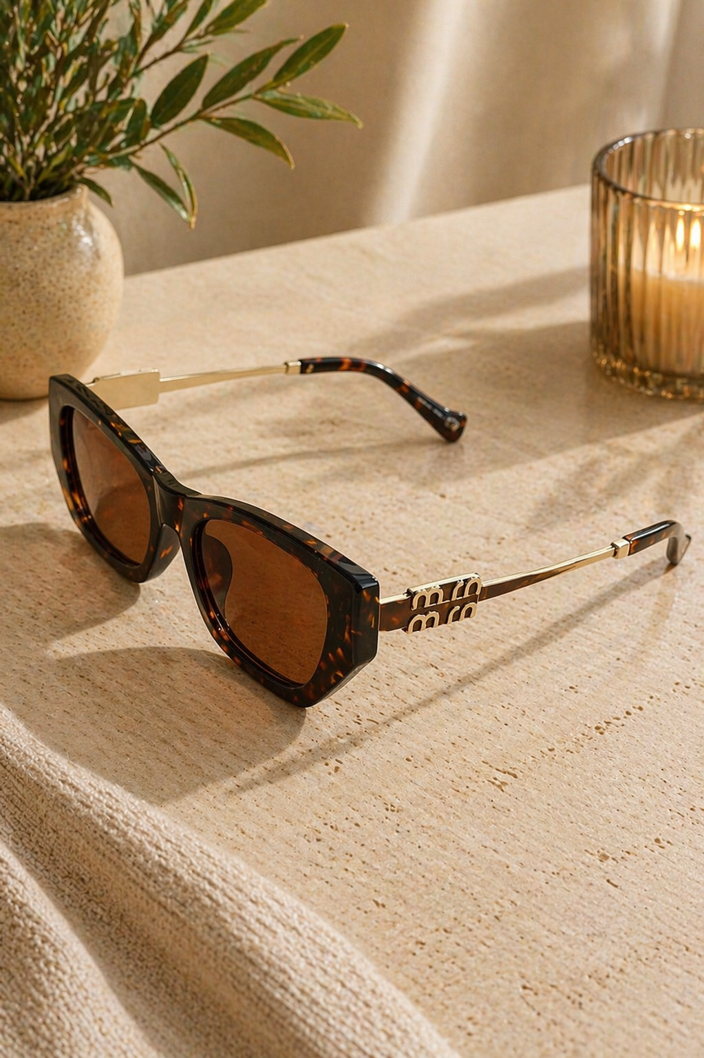 Gafas de sol carey cuadradas con detalle dorado