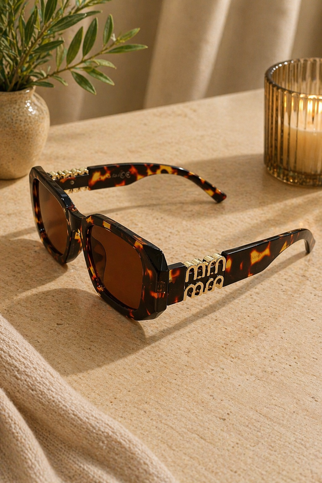 Gafas de sol carey cuadradas con detalle dorado