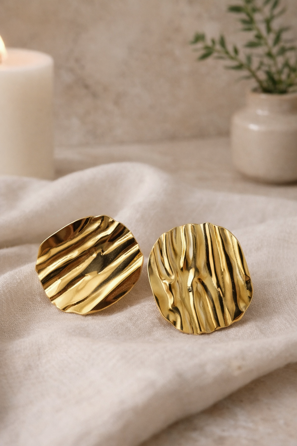 Pendientes acero dorados textura ondulada