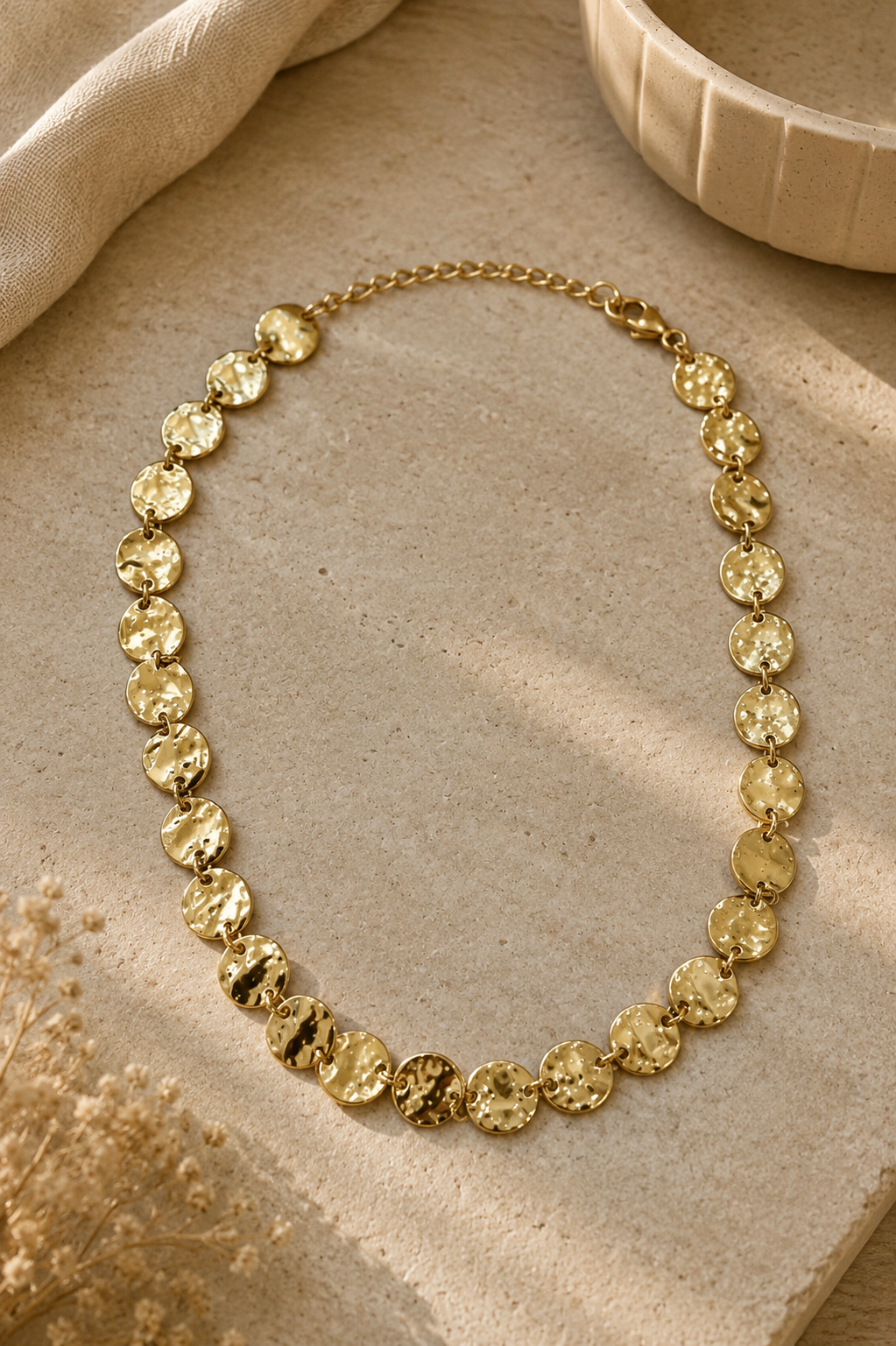 Collar dorado de discos