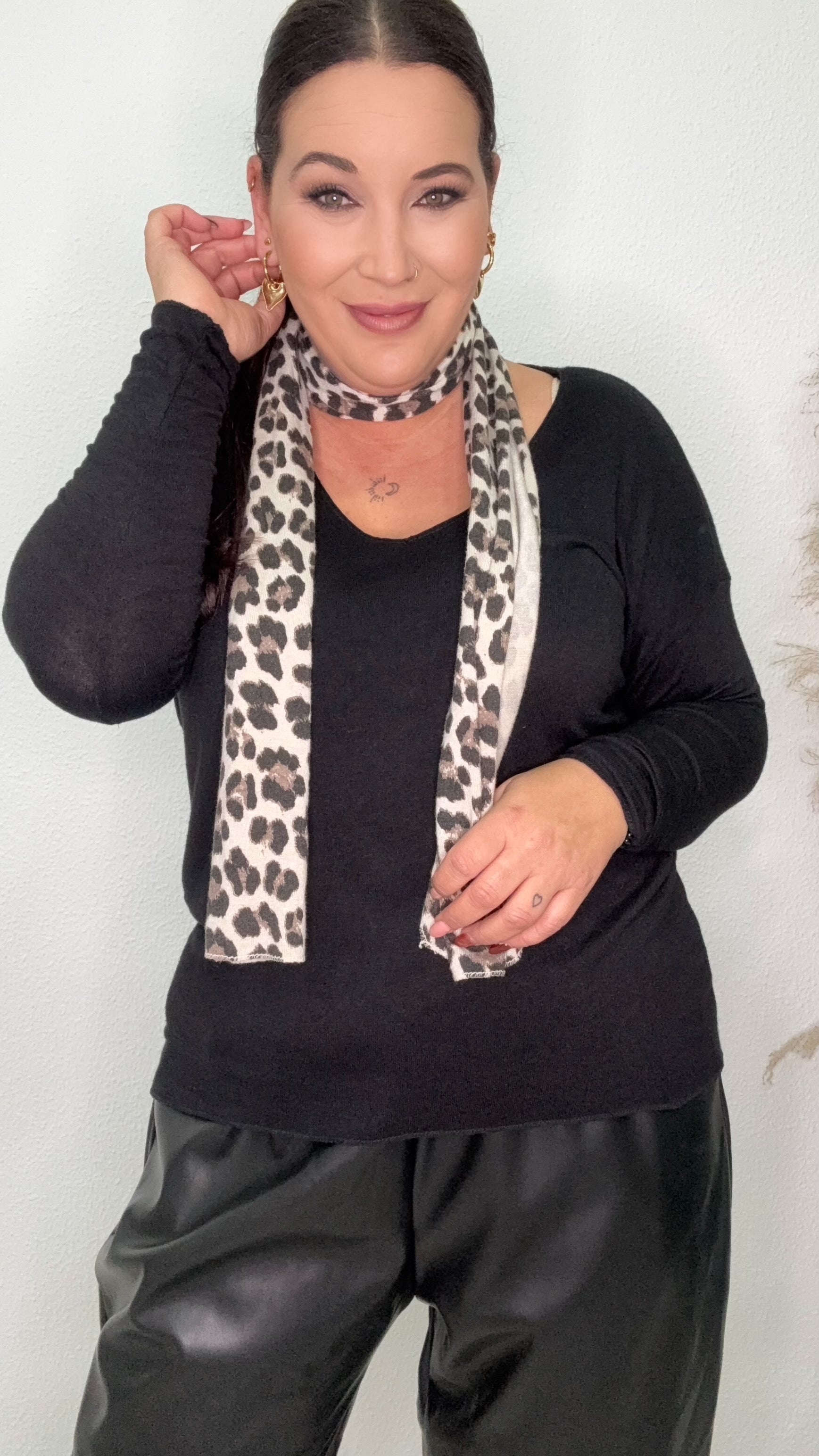 CAMISETA MONICA NEGRA