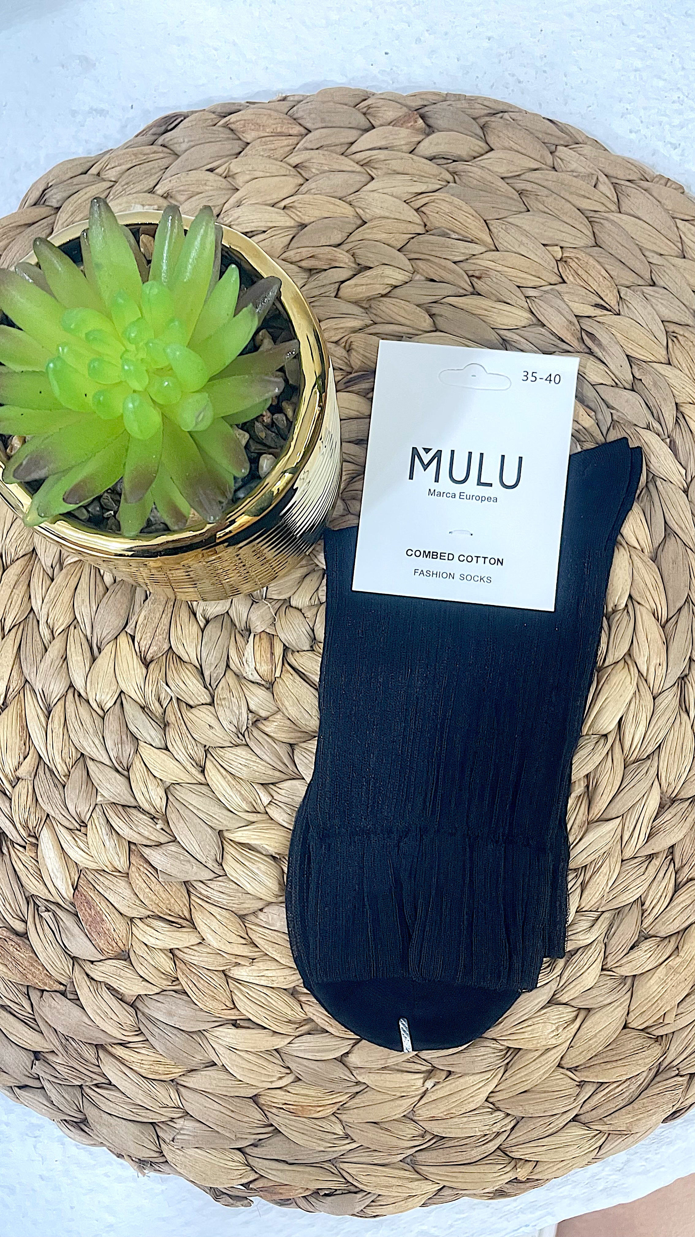 Calcetines de media mujer en color negro canalé cómodos – GlowXL Chiclana